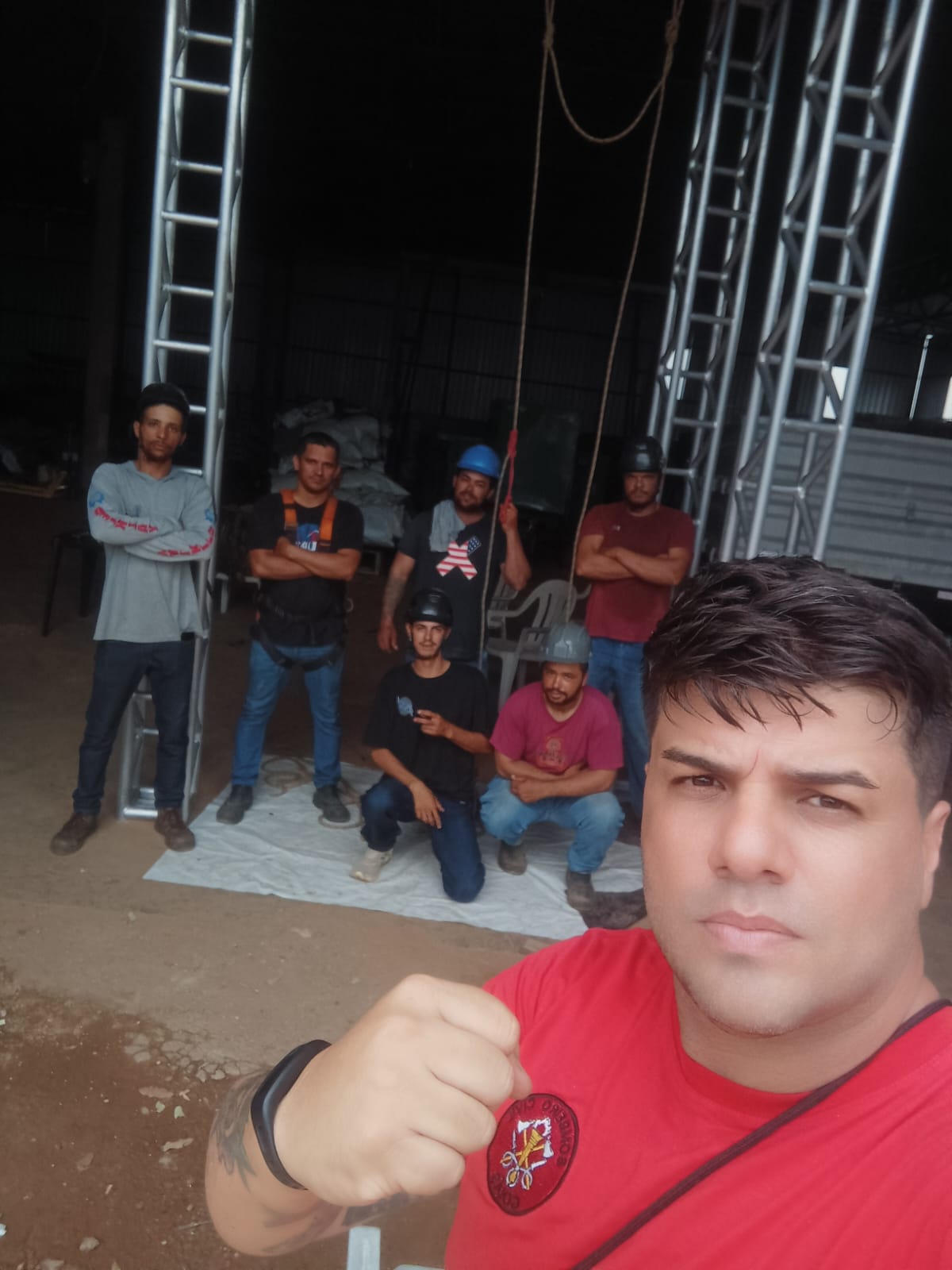 Equipe Fortis em campo após montagem de estrutura para treinamento NR-35